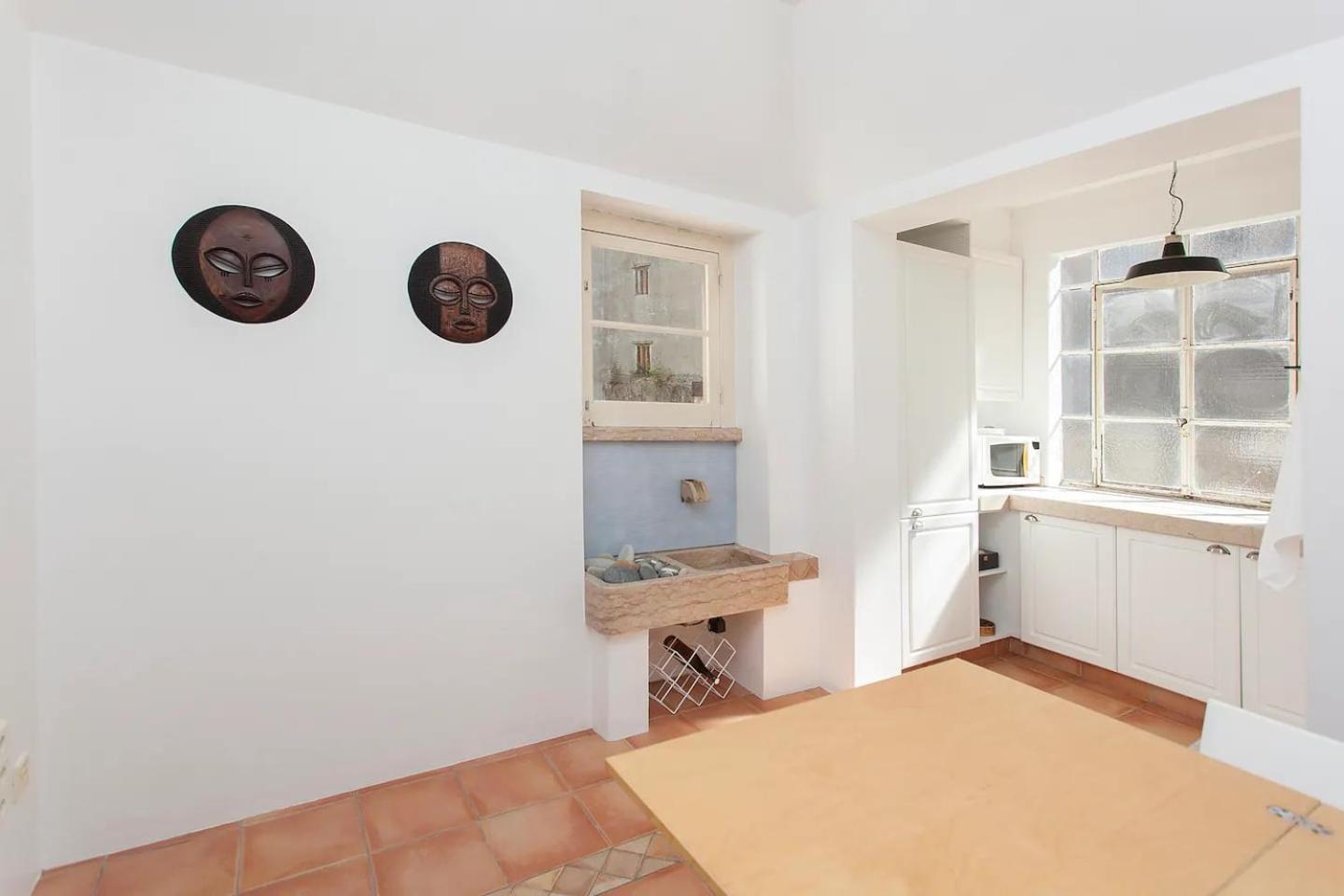 1bd Flat Near Lisbon